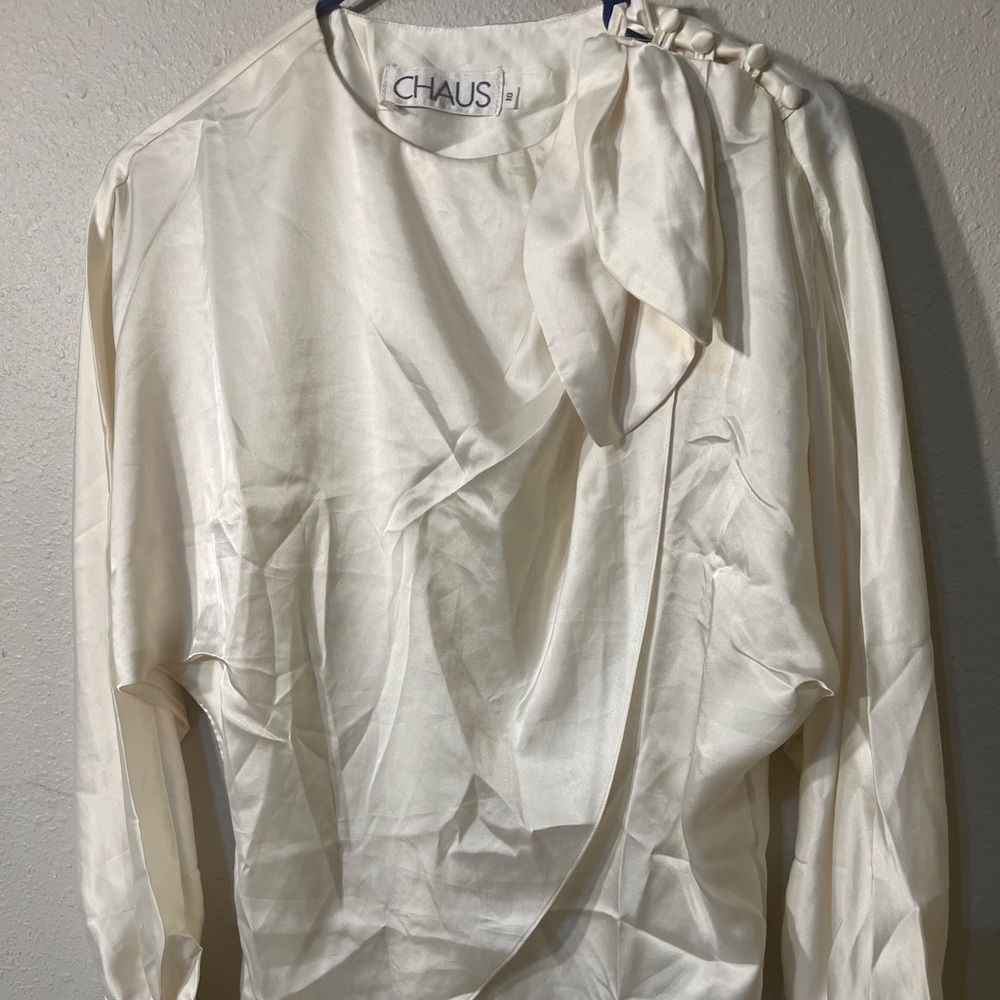 Vintage Chaus Silk Blouse Women's 10 W. Bow & Button Shoulder Accent Cream Color